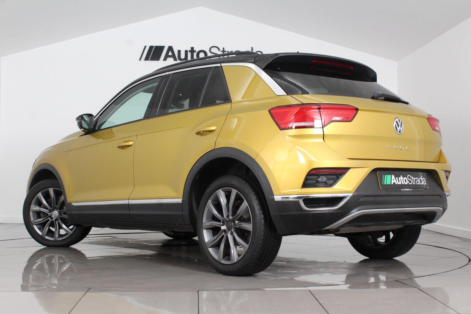 Used Volkswagen T-Roc for sale - 76995943: Photo 10