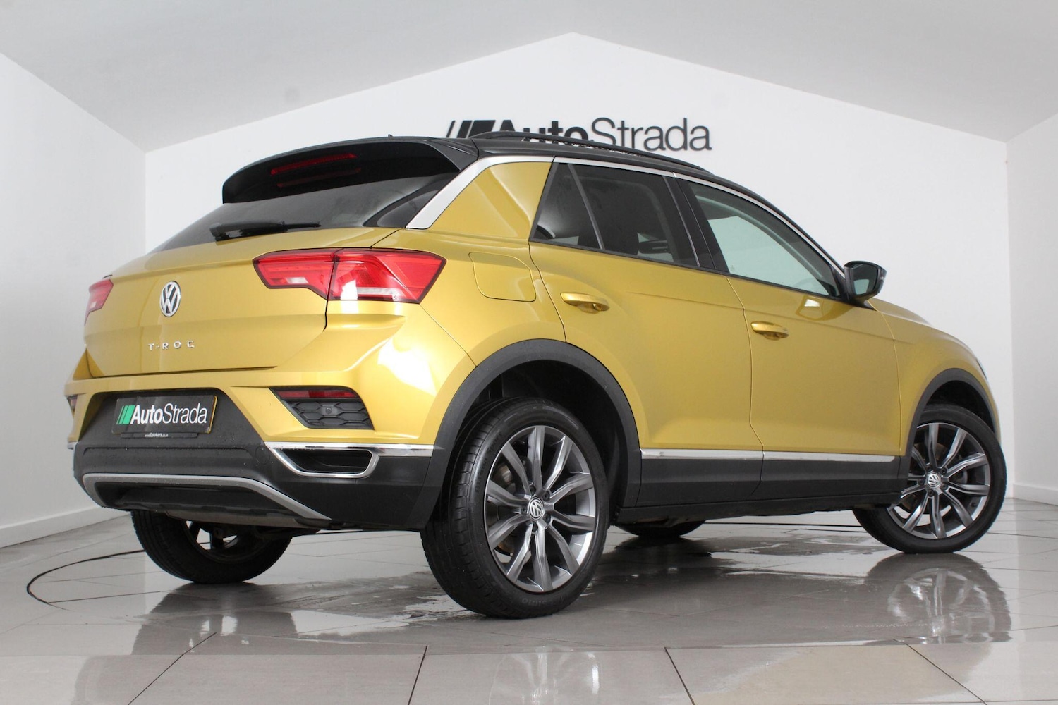 Used Volkswagen T-Roc for sale - 76995943: Photo 14