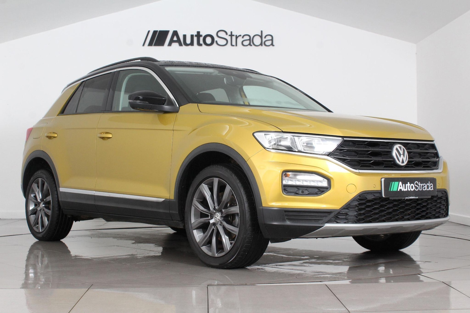 Used Volkswagen T-Roc for sale - 76995943: Photo 15