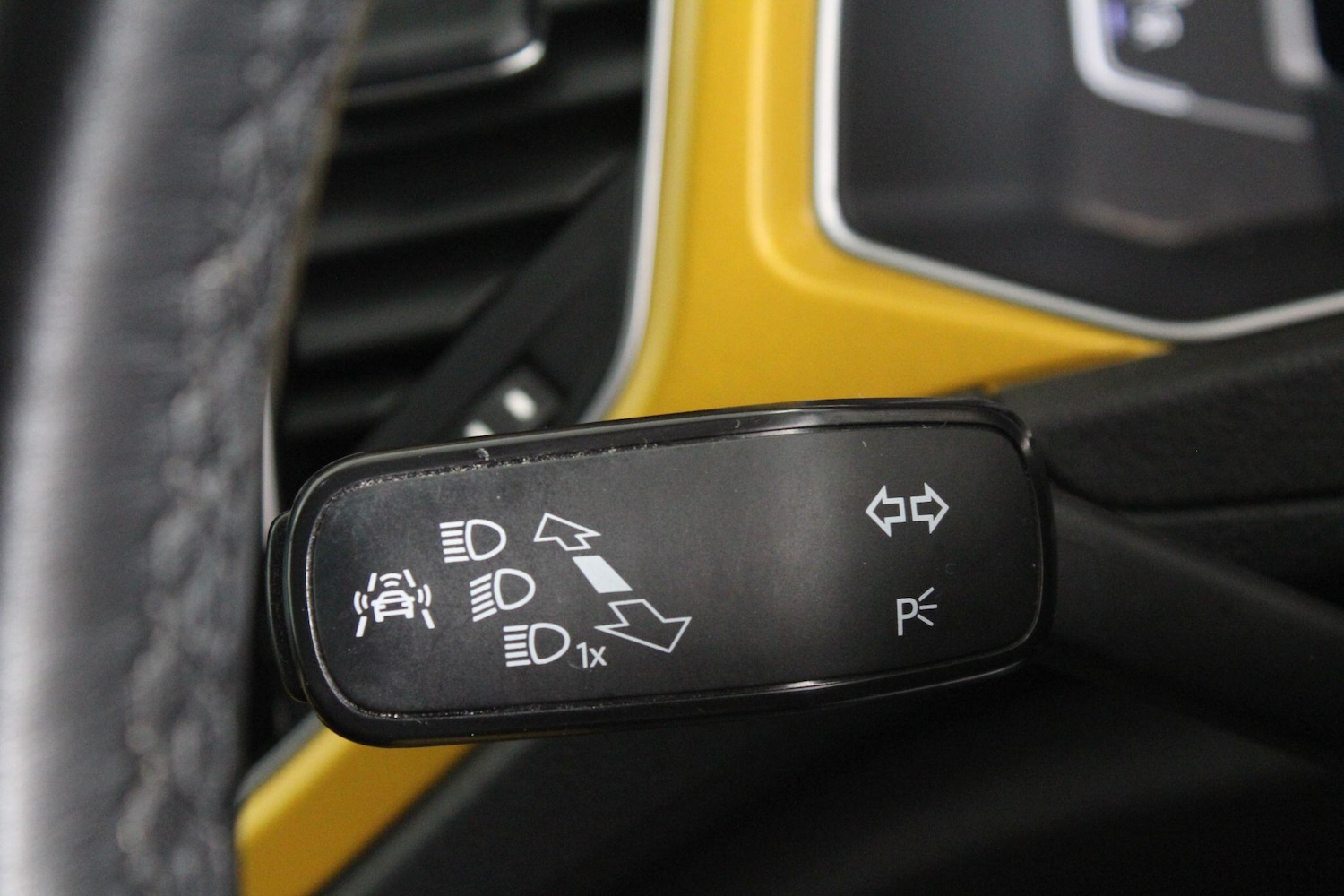 Used Volkswagen T-Roc for sale - 76995943: Photo 25