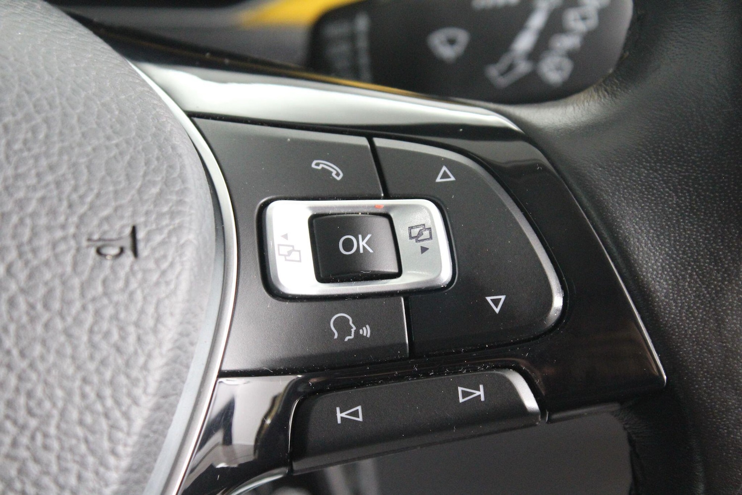 Used Volkswagen T-Roc for sale - 76995943: Photo 29