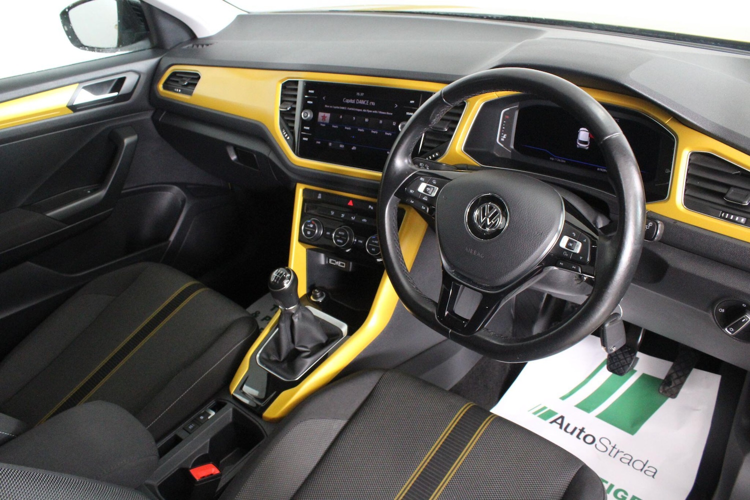 Used Volkswagen T-Roc for sale - 76995943: Photo 3