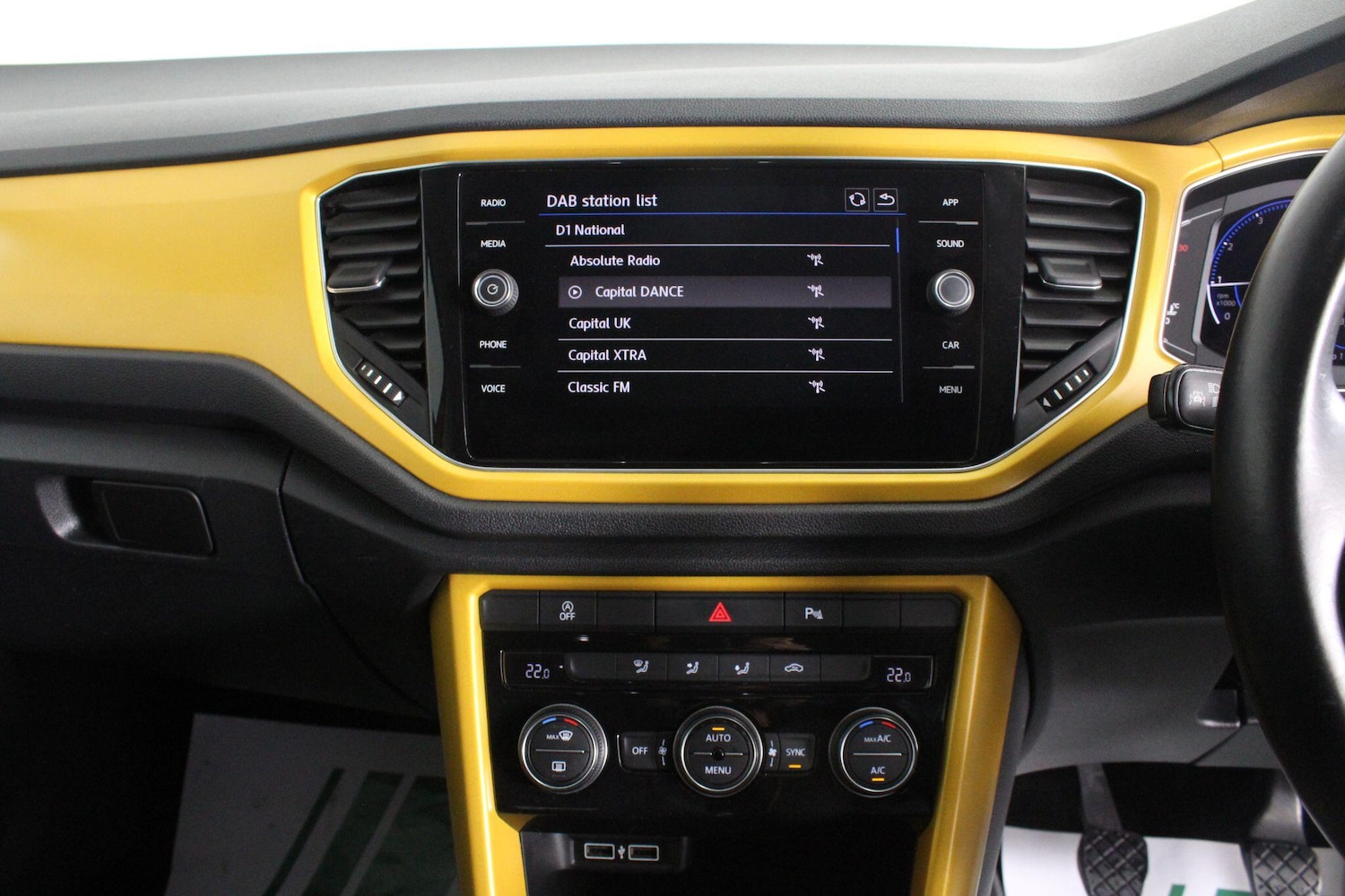 Used Volkswagen T-Roc for sale - 76995943: Photo 40