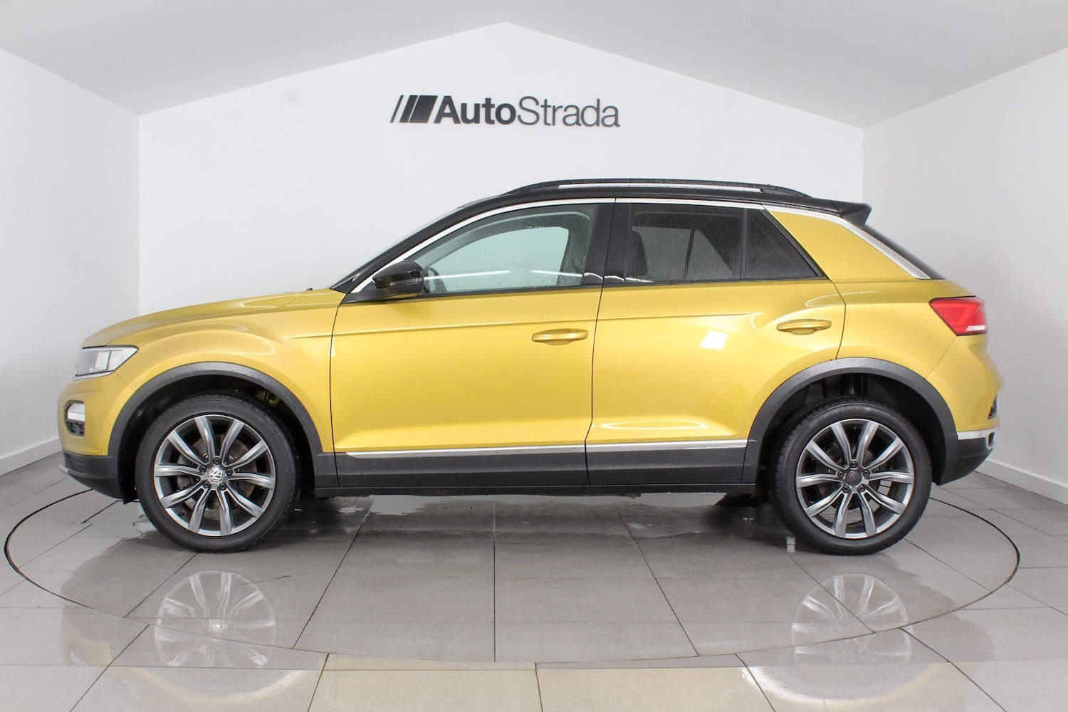 Used Volkswagen T-Roc for sale - 76995943: Photo 9
