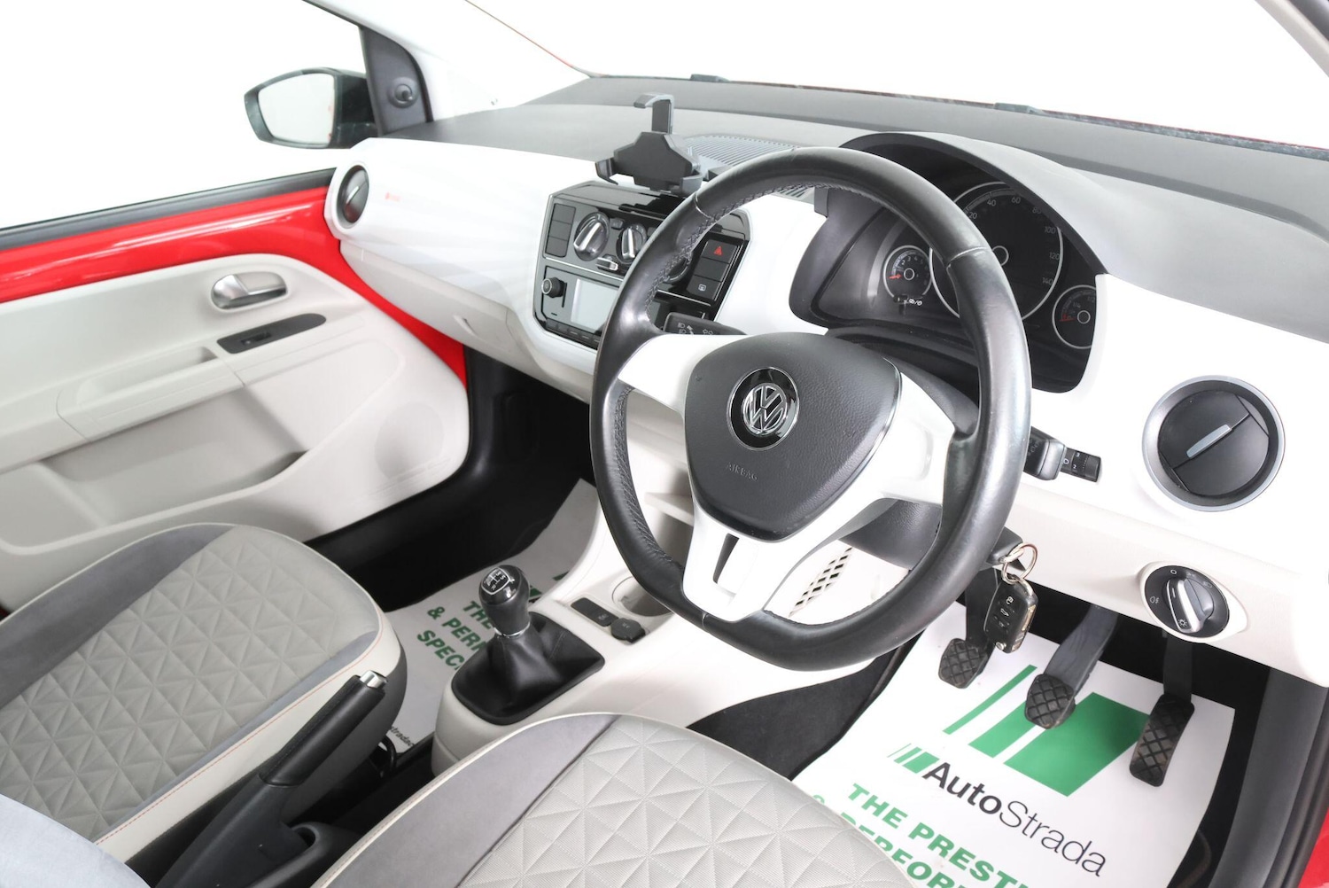 Used Volkswagen up! 2017 for sale - 77598083: Photo 2