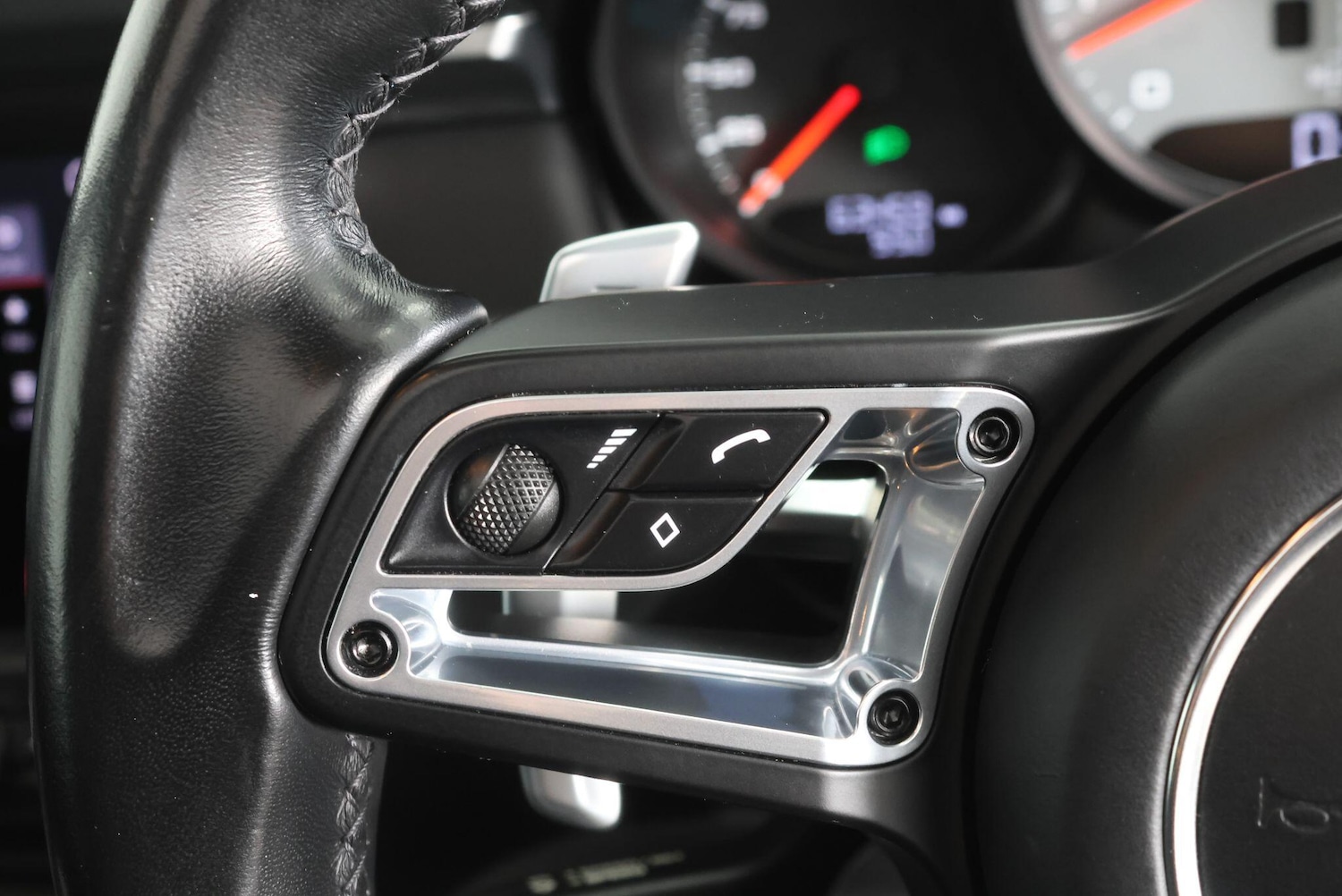 Used Porsche Macan 2021 for sale - 77646622: Photo 26