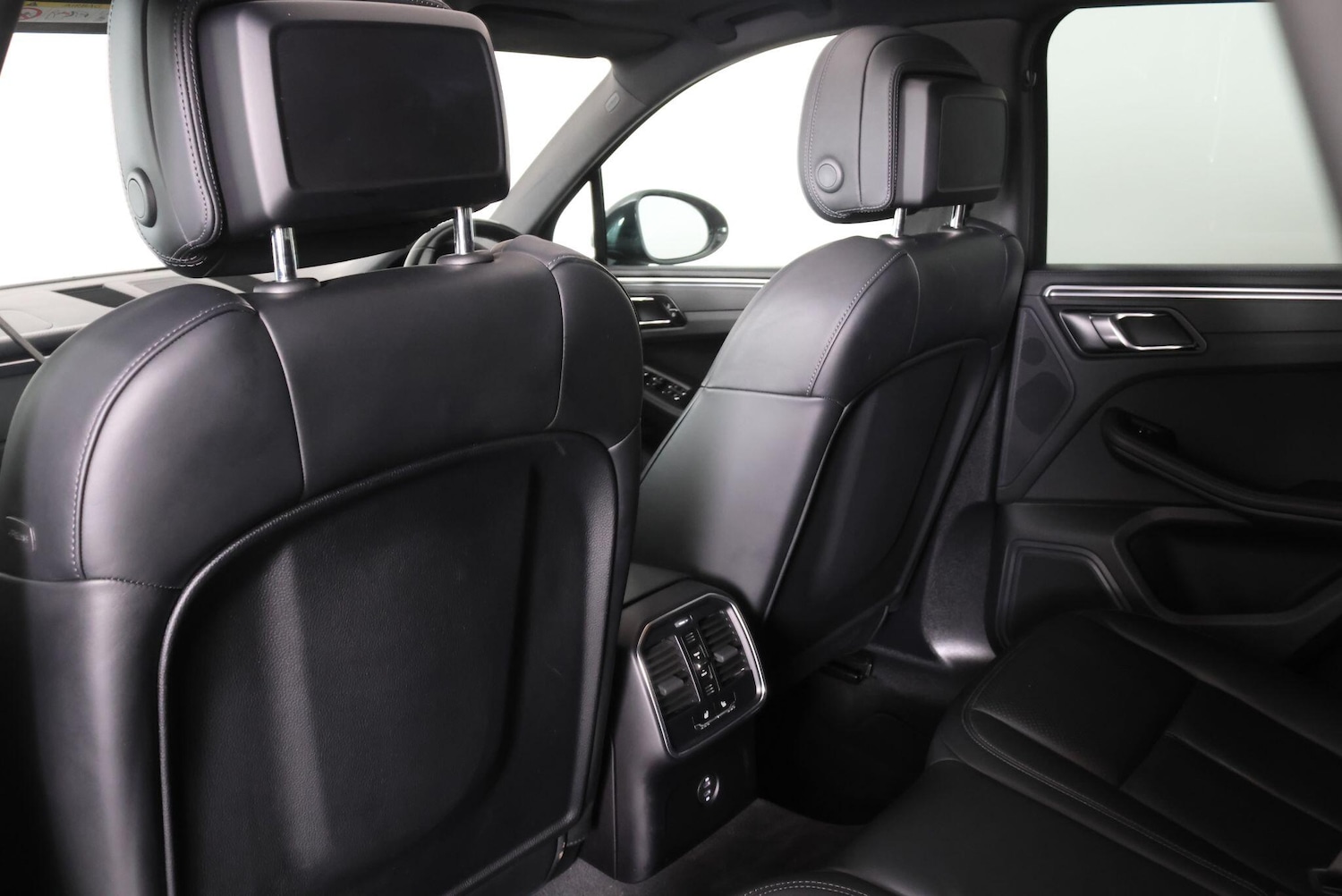 Used Porsche Macan 2021 for sale - 77646622: Photo 57