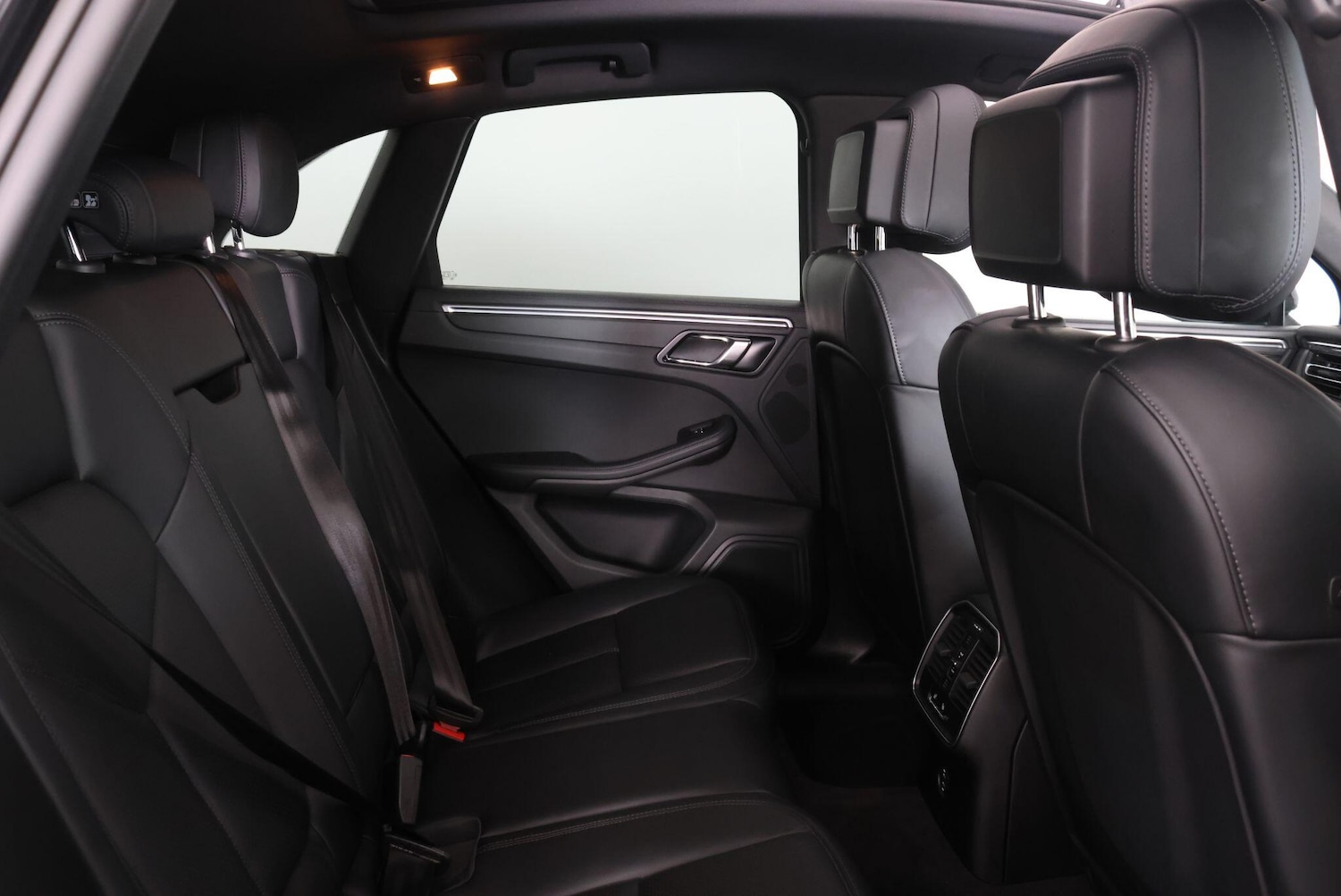 Used Porsche Macan 2021 for sale - 77646622: Photo 61