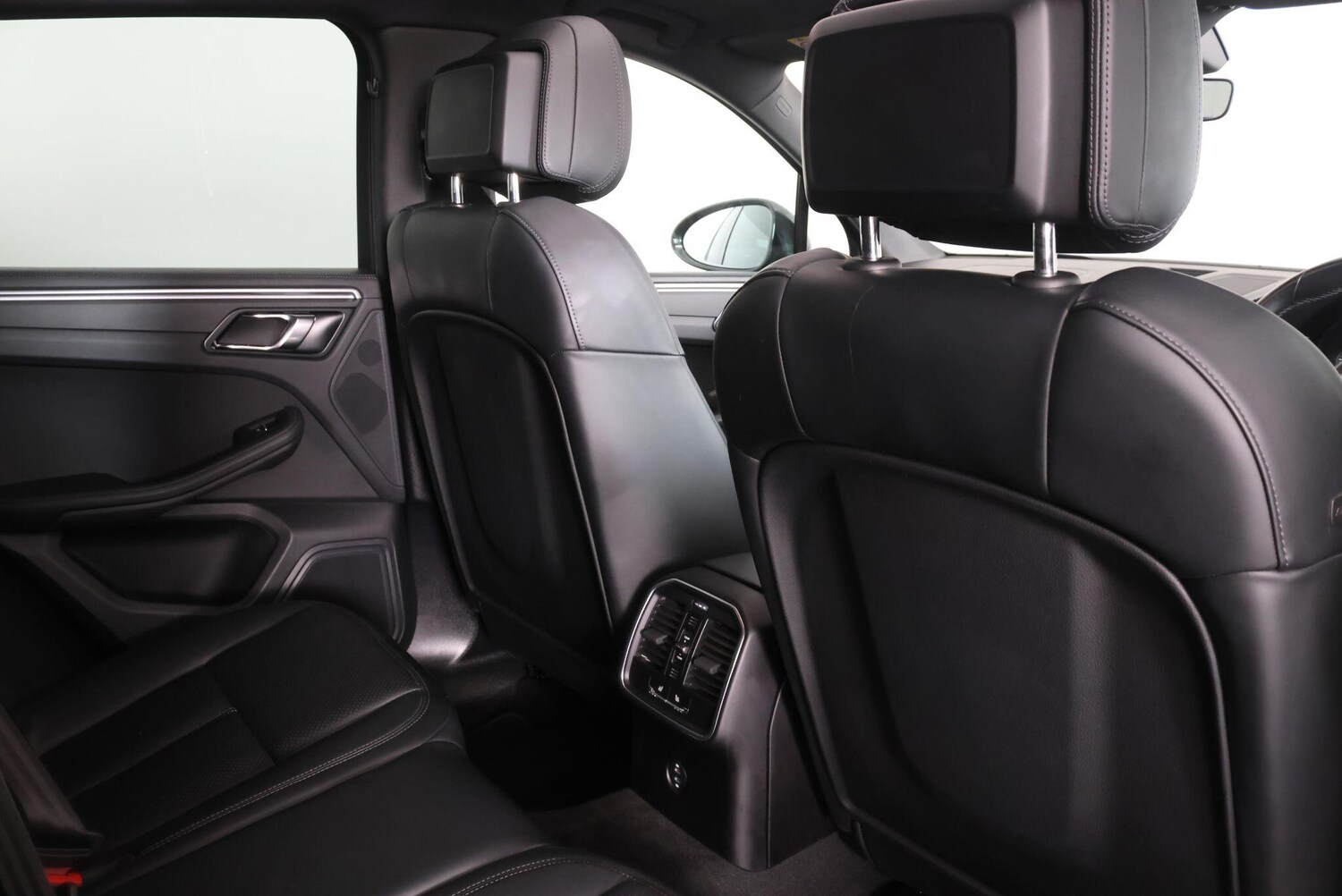 Used Porsche Macan 2021 for sale - 77646622: Photo 64