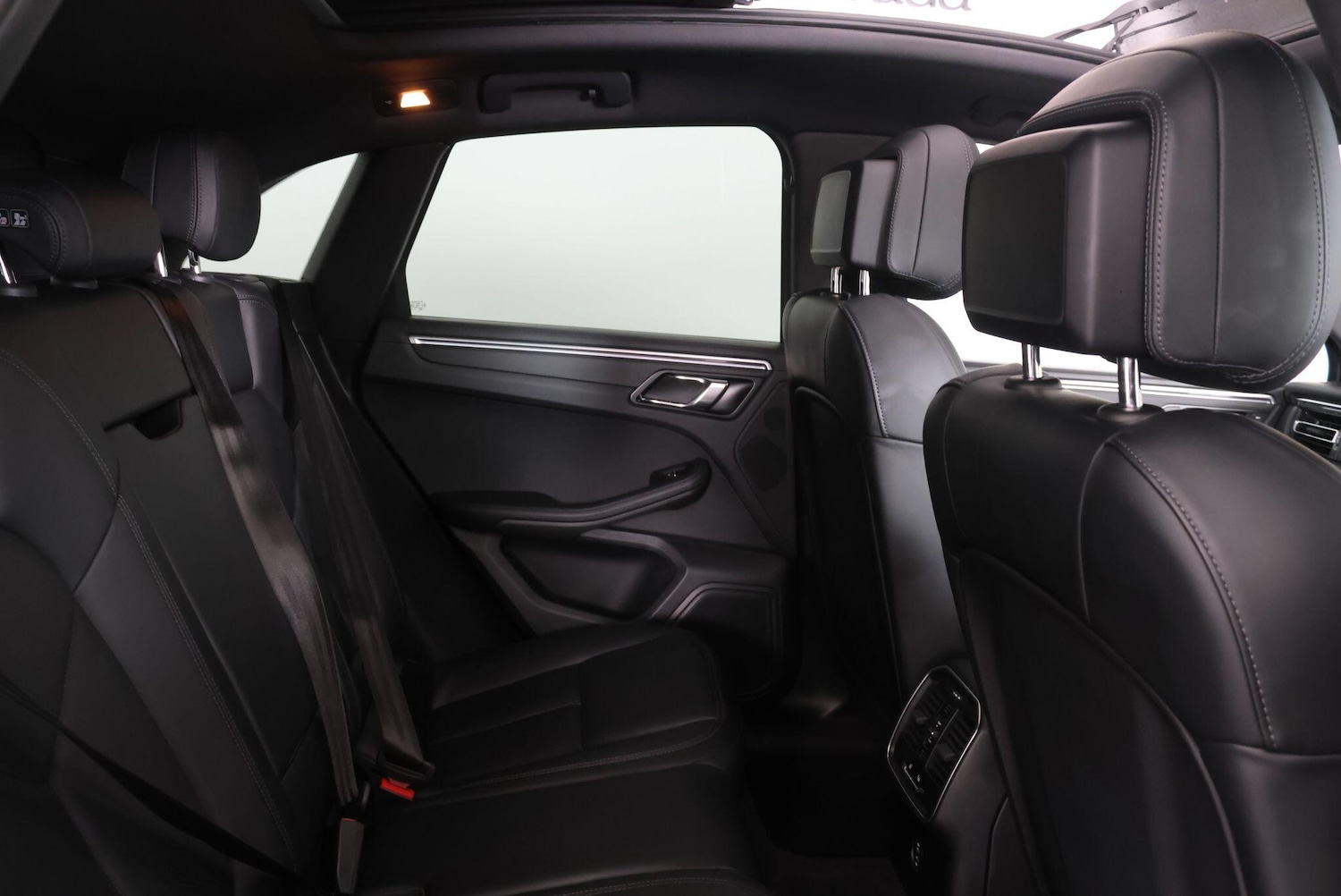 Used Porsche Macan 2021 for sale - 77646622: Photo 67