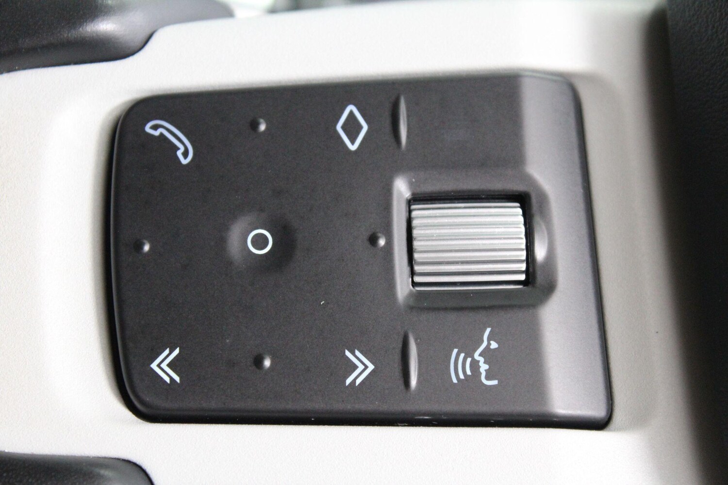 Used Land Rover Defender 2020 for sale - 76988507: Photo 24