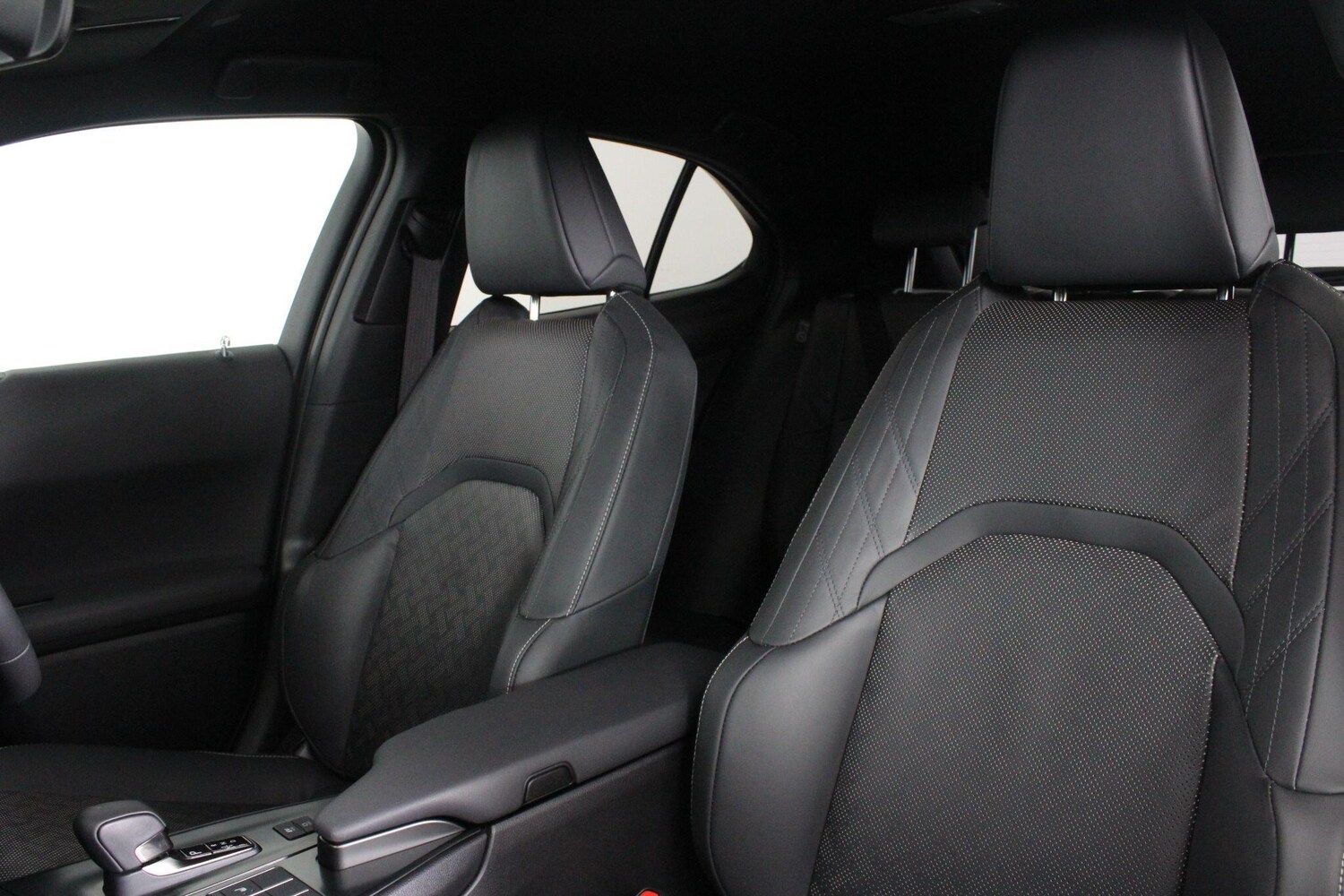 Used Lexus UX for sale - 76994772: Photo 64