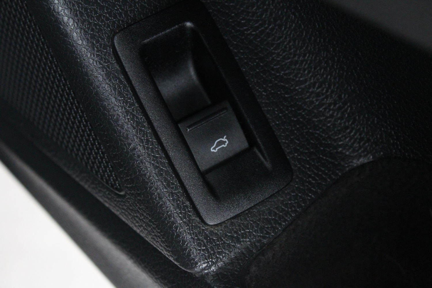 Used Volkswagen Scirocco 2010 for sale - 76989599: Photo 46