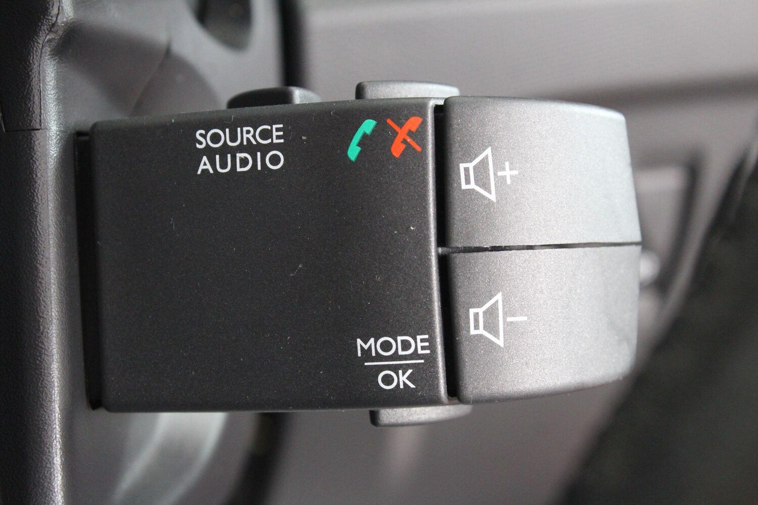 Used Renault Captur 2015 for sale - 76990705: Photo 30