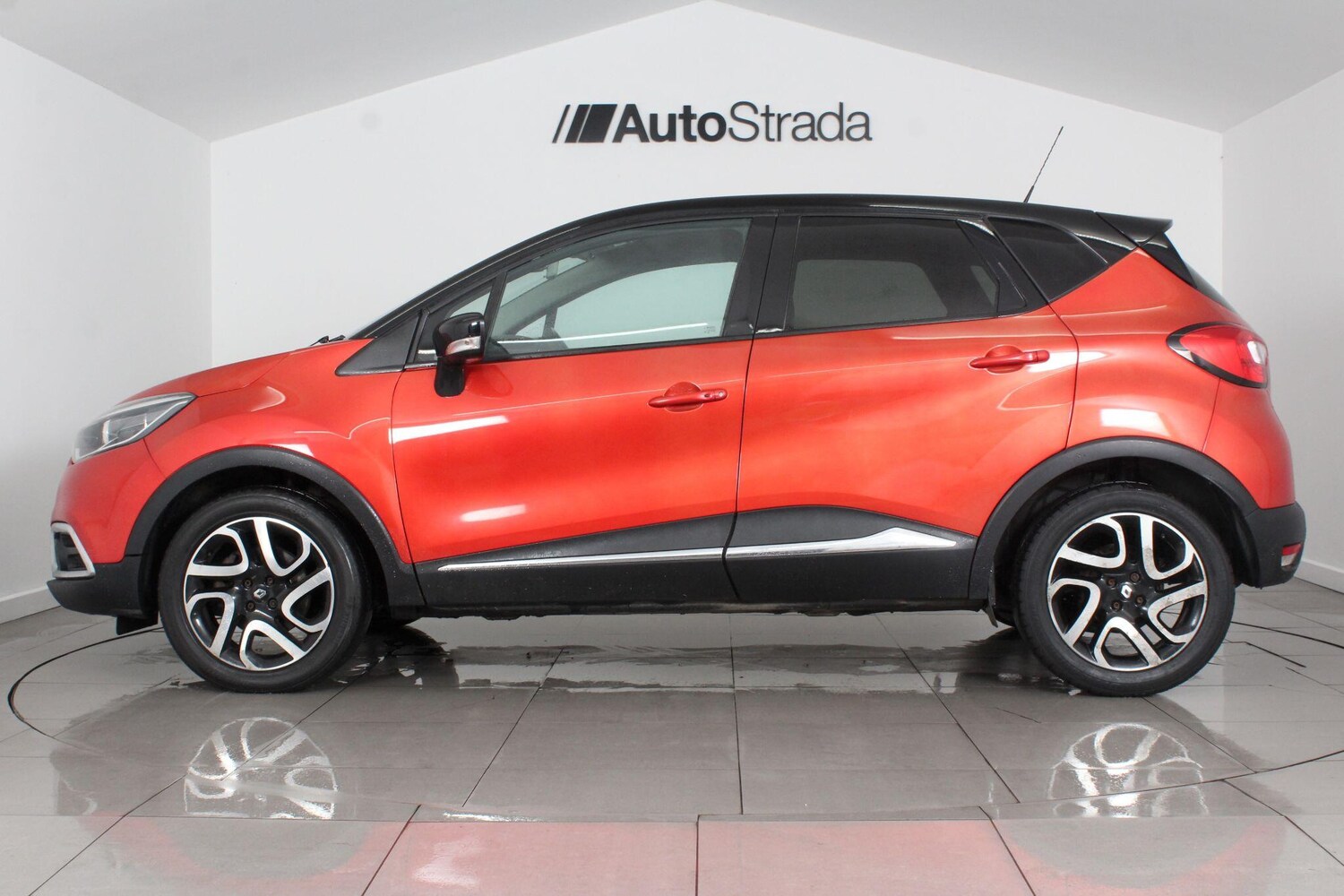 Used Renault Captur 2015 for sale - 76990705: Photo 8
