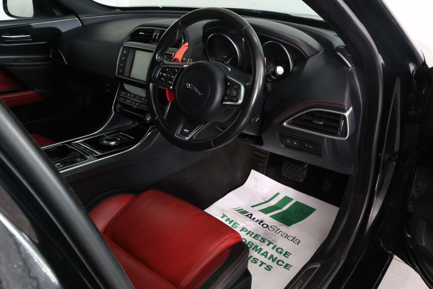 Used Jaguar XE for sale - 77279189: Photo 3