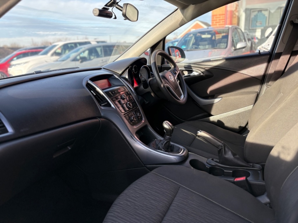 Used Vauxhall Astra 2013 for sale - 76697991: Photo 3