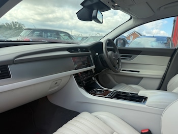 Used Jaguar XF 2016 for sale - 79488780: Photo