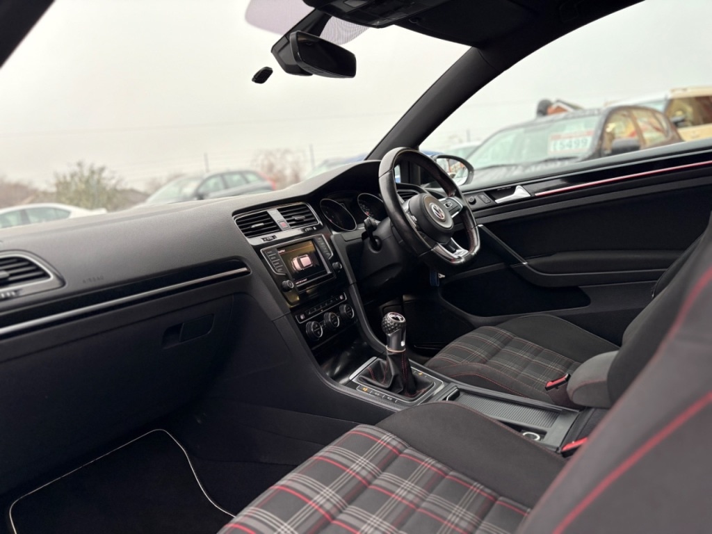 Used Volkswagen Golf 2017 for sale - 77061469: Photo 5