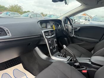 Used Volvo V40 2013 for sale - 79679906: Photo