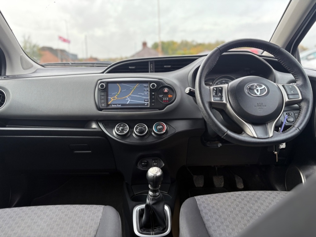 Used Toyota Yaris 2015 for sale - 76495642: Photo 12