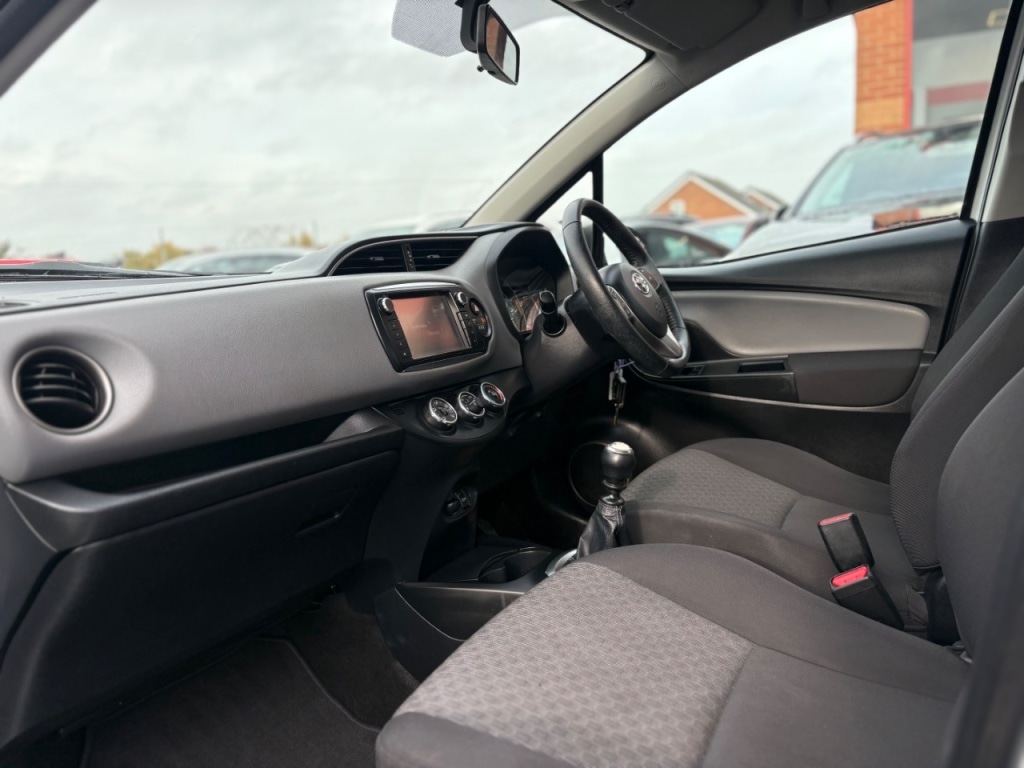 Used Toyota Yaris 2015 for sale - 76495642: Photo 3