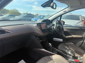 Used Peugeot 2008 2015 for sale - 79460669: Photo
