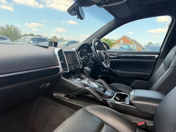 Used Porsche Cayenne 2015 for sale - 79141465: Photo