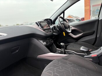 Used Peugeot 2008 2015 for sale - 76068201: Photo
