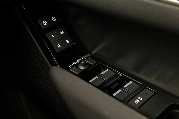 Used Land Rover Range Rover Velar 2024 for sale - 76188668: Photo 25