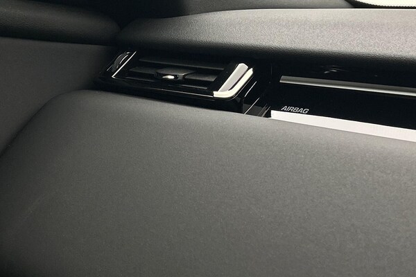 Used Land Rover Range Rover Velar 2024 for sale - 76188668: Photo 32