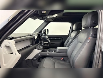 Used Land Rover Defender 90 2024 for sale - 75991274: Photo