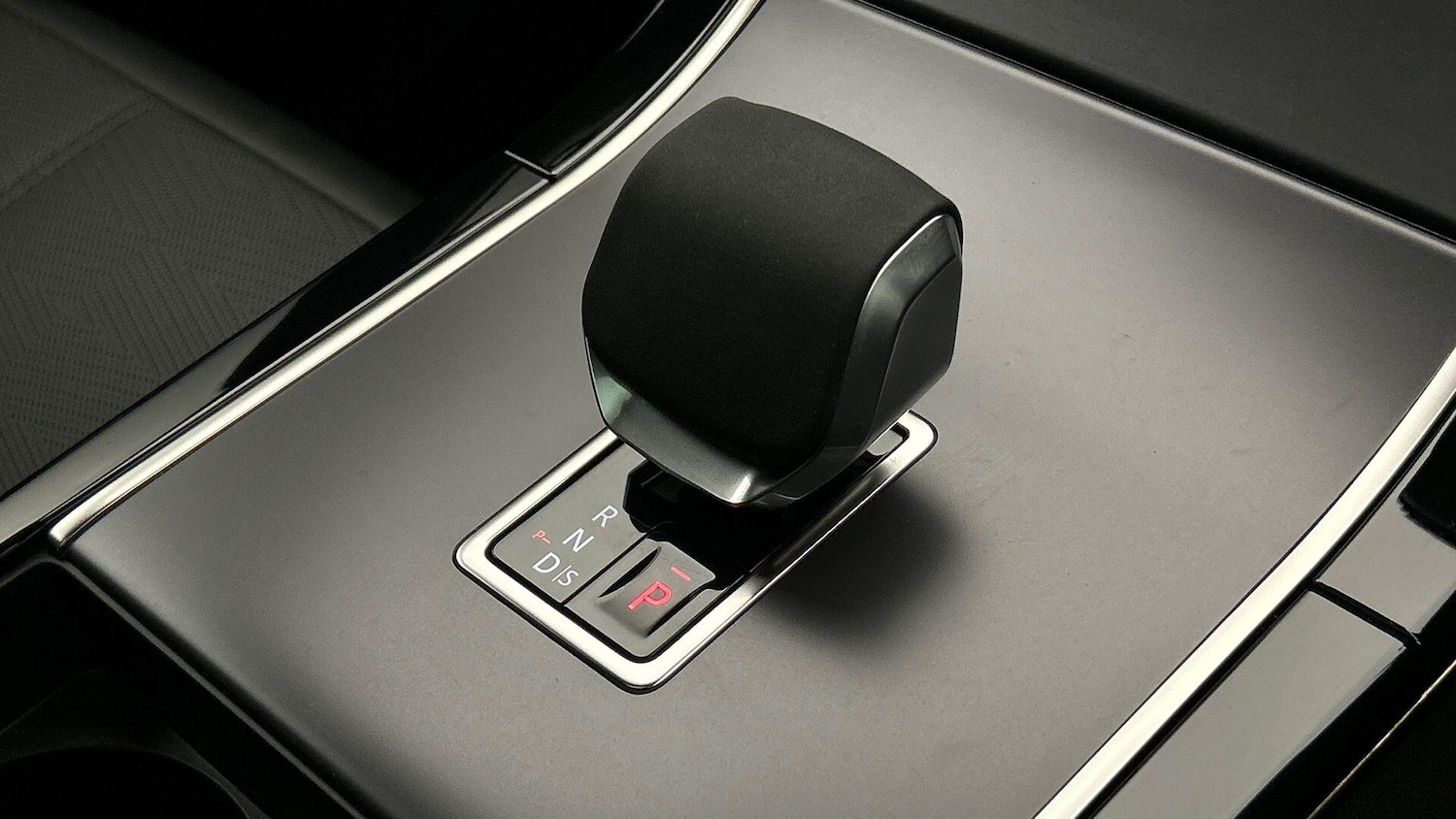 Used Land Rover Range Rover Velar 2024 for sale - 75990642: Photo 13