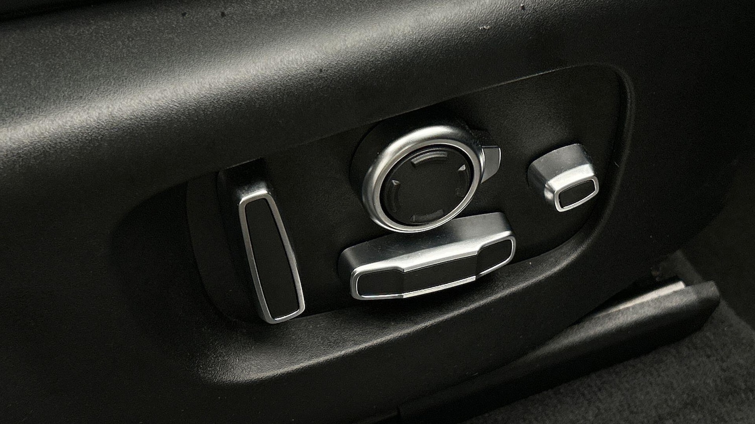 Used Land Rover Range Rover Velar 2024 for sale - 75990642: Photo 28
