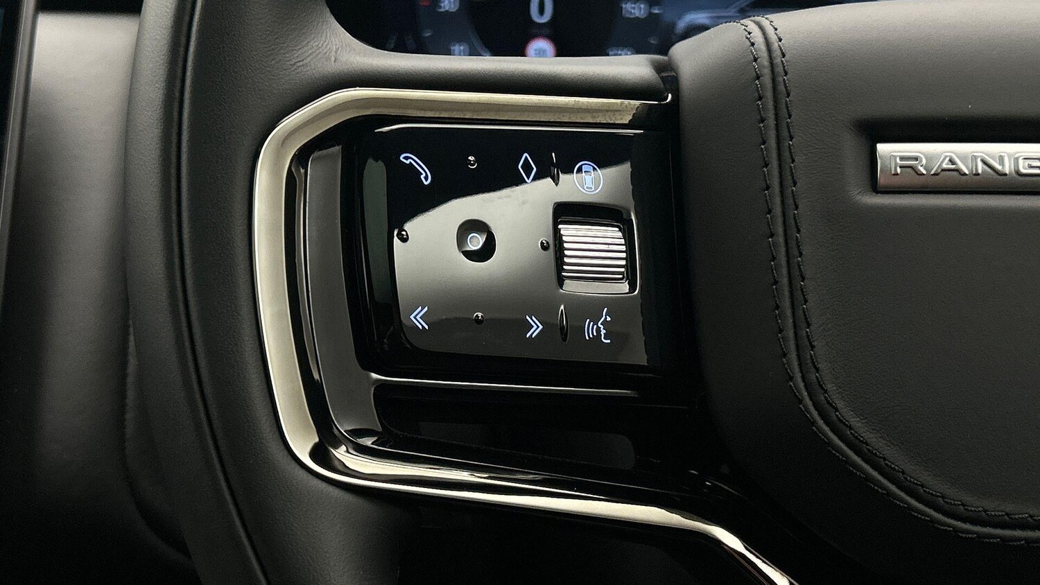 Used Land Rover Range Rover Velar 2024 for sale - 75990642: Photo 32