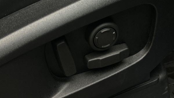 Used Land Rover Defender 110 2025 for sale - 76099317: Photo 28
