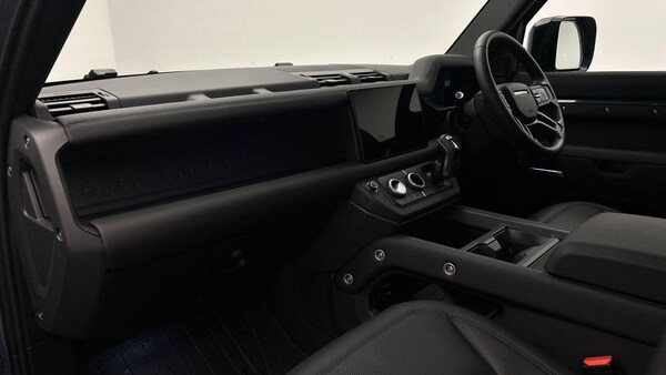 Used Land Rover Defender 110 2025 for sale - 76099317: Photo 39