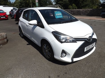 Used Toyota Yaris 2015 for sale - 79300531: Photo