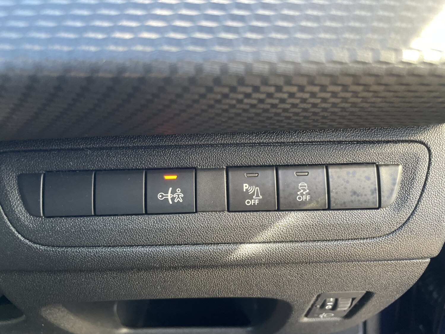 Used Peugeot 208 2015 for sale - 77099033: Photo 24