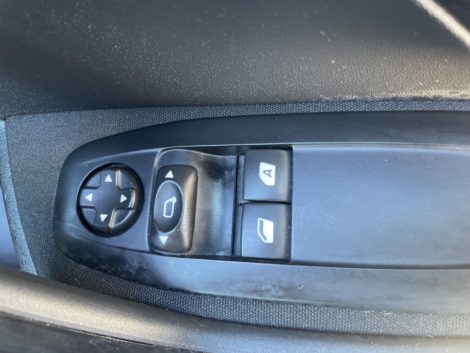 Used Peugeot 208 2015 for sale - 77099033: Photo 25