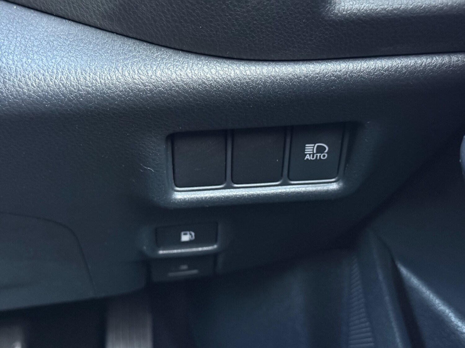 Used Toyota C-HR 2020 for sale - 76037833: Photo 24