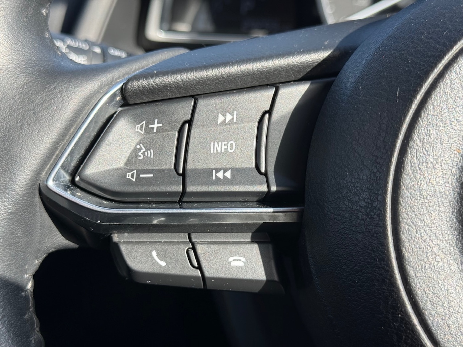 Used Mazda Mazda2 2022 for sale - 77673866: Photo 3