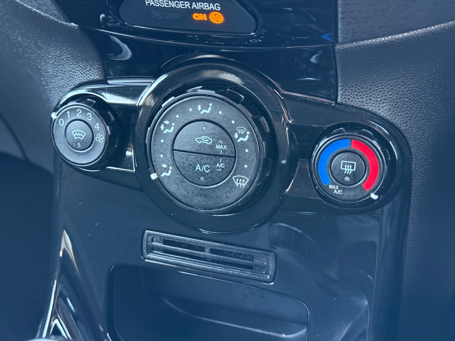 Used Ford Fiesta 2017 for sale - 76871645: Photo 3