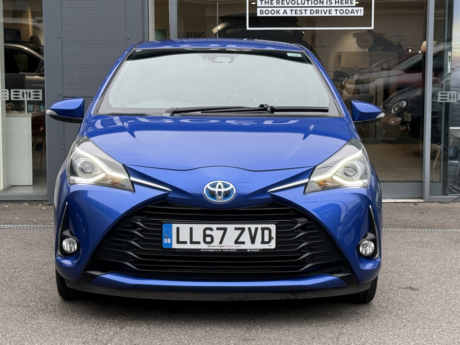 Used Toyota Yaris 2018 for sale - 76022023: Photo 2