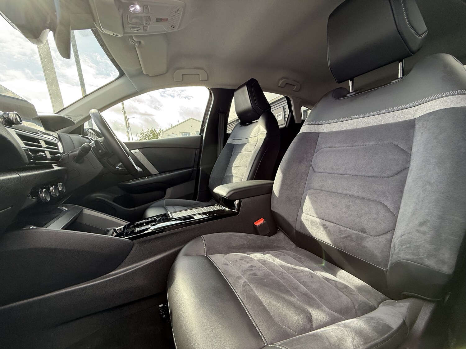 Used Citroen C4 2024 for sale - 75763881: Photo 9
