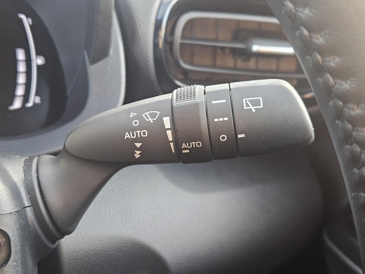 Used Toyota Yaris Cross 2024 for sale - 76873734: Photo 17