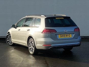 Used Volkswagen Golf 2019 for sale - 76054320: Photo