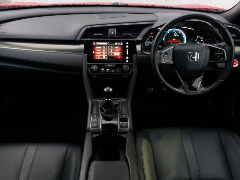 Used Honda Civic 2018 for sale - 76736991: Photo 2