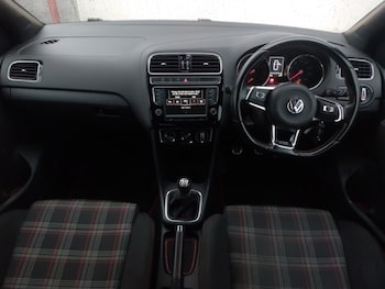 Used Volkswagen Polo 2017 for sale - 76880131: Photo