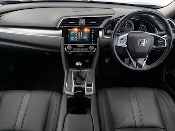 Used Honda Civic 2018 for sale - 76275766: Photo 2